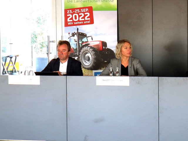 Podium Personen Pressekonferenz Grüne Tage Thüringen Messe Erfurt